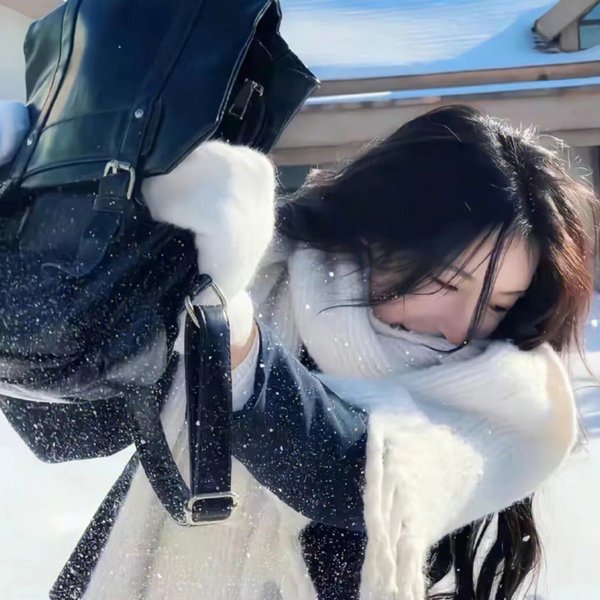 笼中女